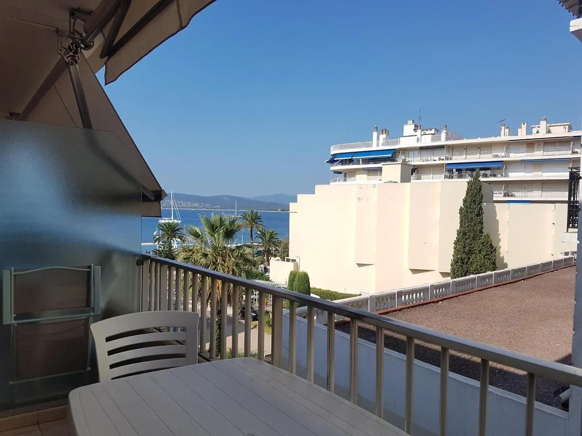 Studio Proche Plage Et Commerces Avec Clim, Wi-Fi Et Balcon - Fr-1-466A-30 Saint-Raphael