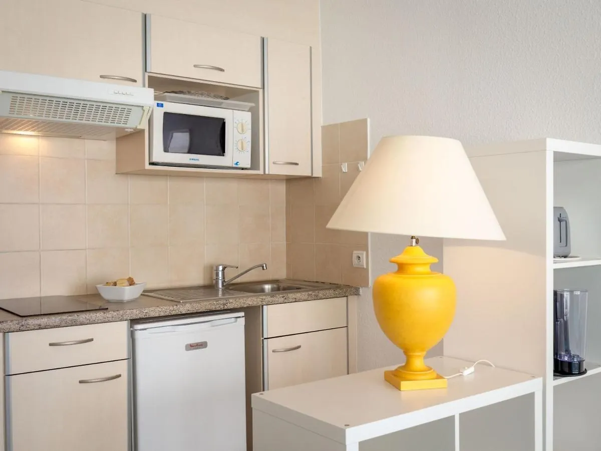 Apartment Studio Proche Plage Et Commerces Avec Clim, Wi-Fi Et Balcon - Fr-1-466A-30 Saint-Raphael